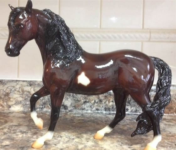 Breyer SR Glossy Bay Overo Pinto Marabella Glossy Bay Paint Tiki SR Breyerfest Tent Model 1999