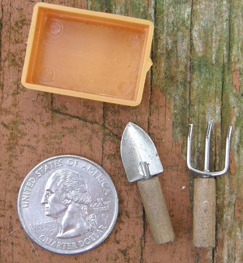Model Horse Tack Props Breyer Horse Miniature Gardening Tools Trowel & Fork Doll House Miniatures