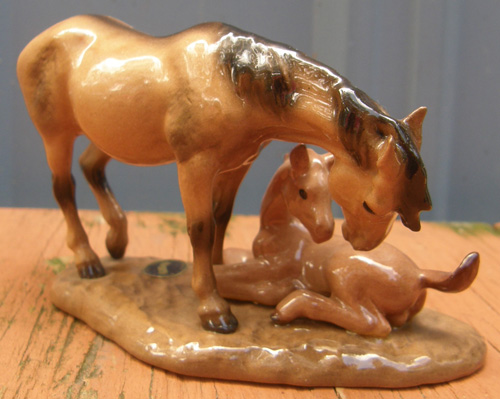 Vintage Hagen Renaker #3175 Mustang And Colt Mustang Mare & Foal VARIATION Solid Face Colt HR Specialty Mini China Horse Ceramic Horse Figurine