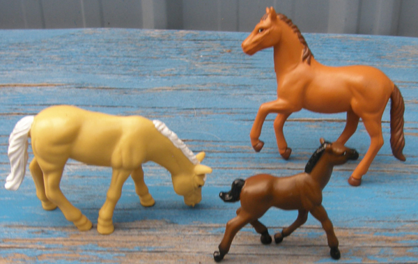 Bakery Craft Horse Cake Topper Brown Trotting Horse Palomino Grazing Horse Brown Trotting Foal Model Horse Figurine