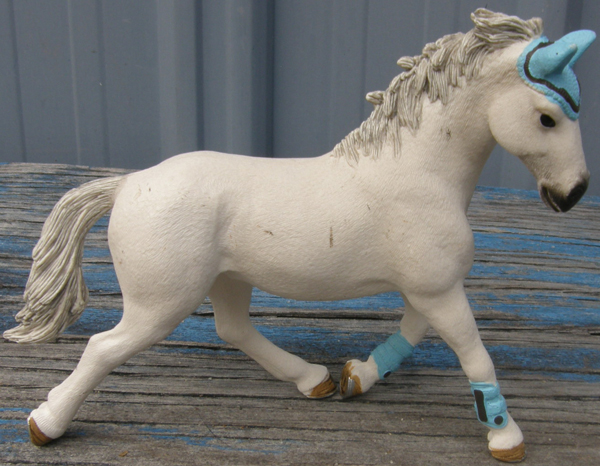 Schleich Tournament Rider Ear Bonnet Boots White Grey Hanoverian Mare Horse Figurine #42111