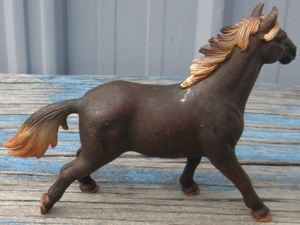 Schleich Liver Chestnut Mustang Stallion Horse Figurine #13805