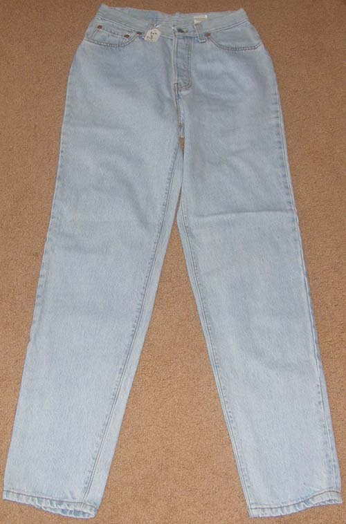 Levi’s Ladies 9 M Straight Leg Jeans Button Fly Denim Jeans