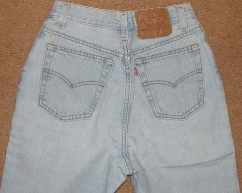 Levi’s Ladies 9 M Straight Leg Jeans Button Fly Denim Jeans