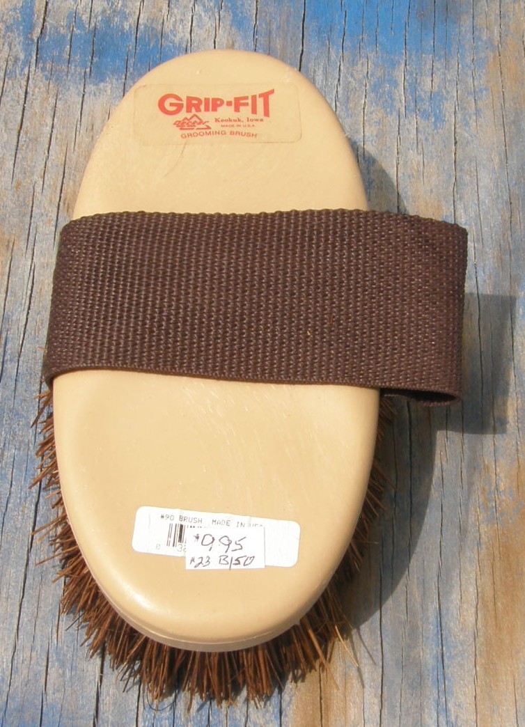 Grip Fit Natural Palmyra Fiber Large Oval Dandy Brush Mud Brush Extra Stiff Brush Horse Grooming Brush