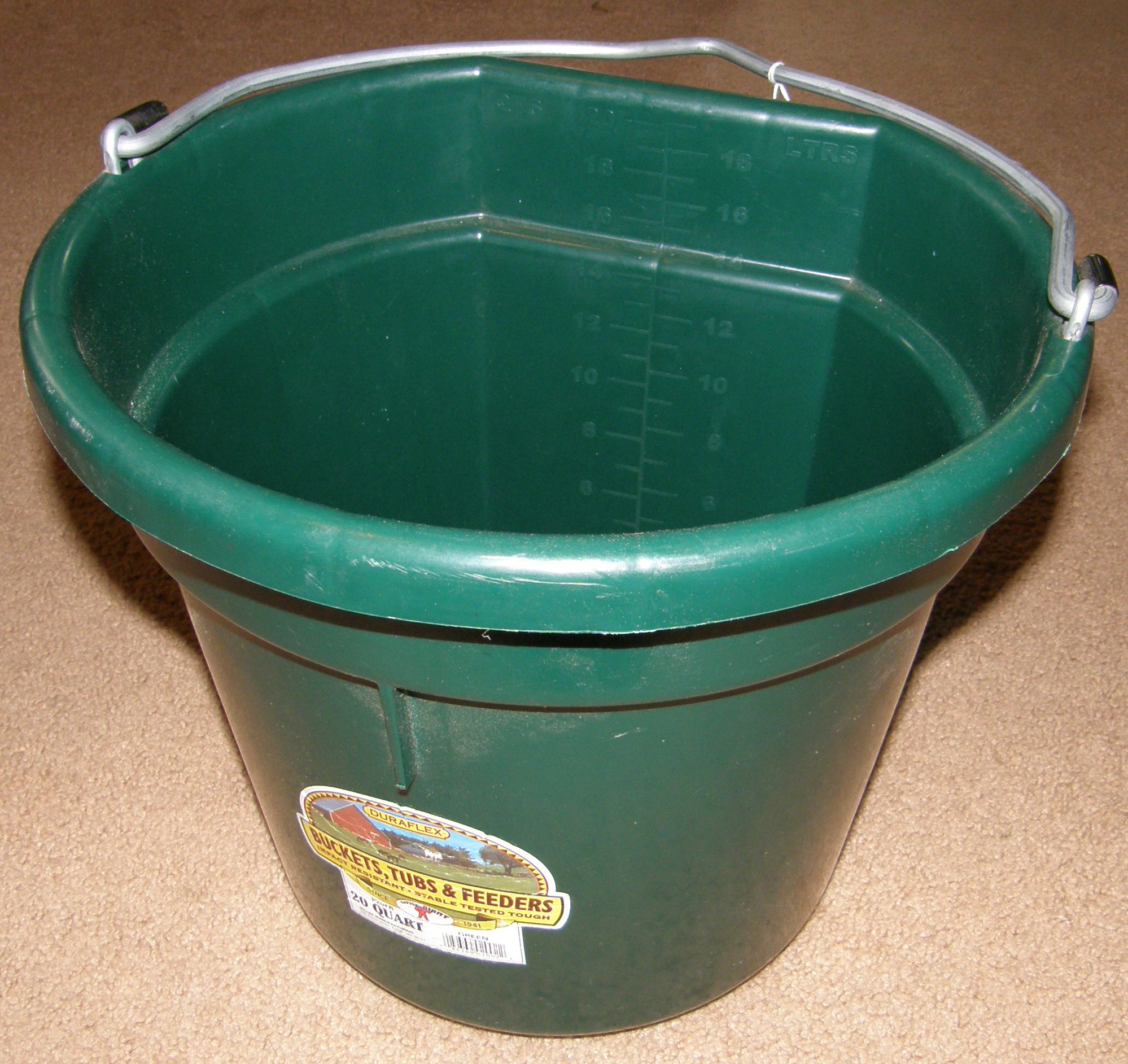Duraflex 20 Quart Flat Back Bucket