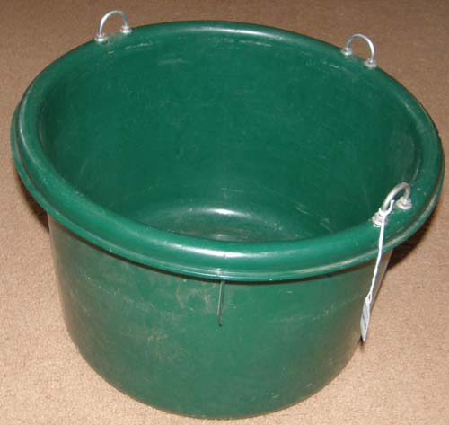 Little Giant 8 Gallon Plastic Round Feeder Livestock Water Tub Race Horse Feed Tub Corner Feed Bucket