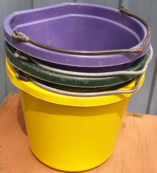 Fortiflex 4 Gallon Bucket 16 Liter 20 Quart Flat Back Bucket Water Bucket Feed Bucket