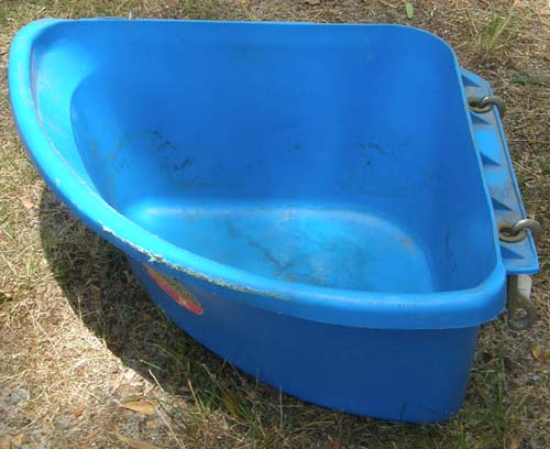 Fortiflex Corner Feeder Corner Feed Tub with Snaps