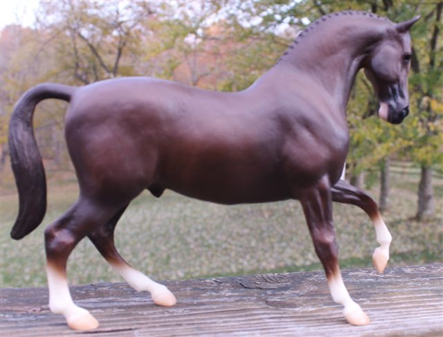 Breyer #465 Roemer Dutch Warmblood Dark Chestnut WB