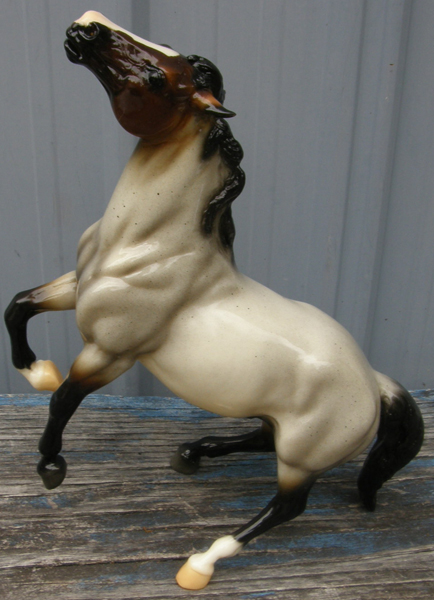 #710704 Descaro Glossy Blue Roan Spanish Mustang Bay Roan Semi Rearing Mustang Breyerfest Special Run 2004