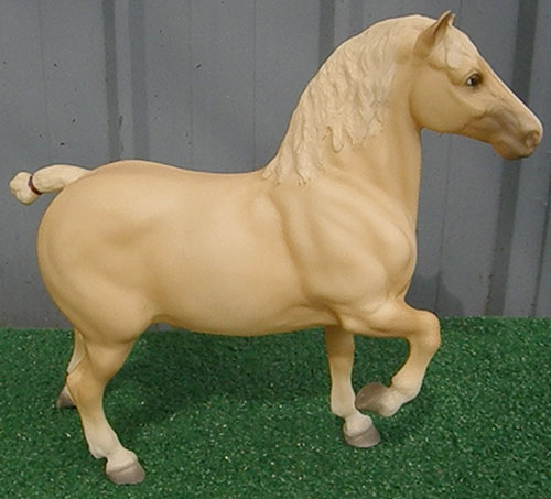 Breyer #906 Goliath American Cream Draft Horse Palomino Belgian