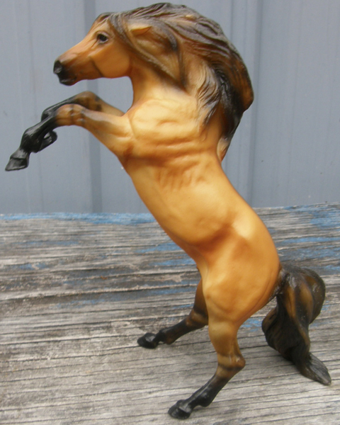 #4811 The Challenger Gift Set The Challengers Mesteno Buckskin Rearing Mustang