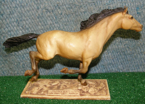 Breyer #625 Hobo Mustang of Lazy Heart Ranch Marguerite Henry Mustang Wild Spirit of The West Classic Buckskin on Base
