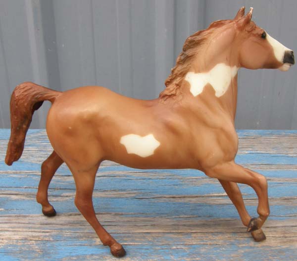 Breyer #637 Chestnut Pinto Black Beauty Classic Horse & Jump Set