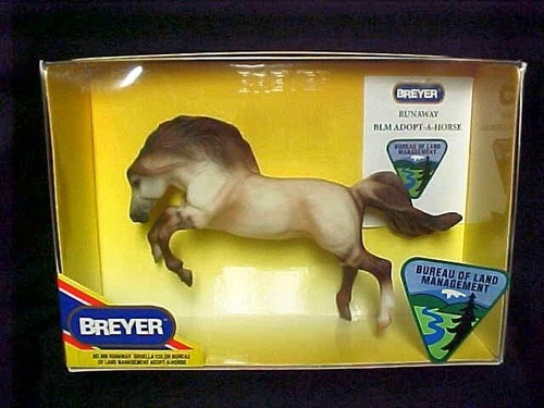 Breyer #989 Runaway Dun Sombra Rearing Mesteno Kiger Mustang