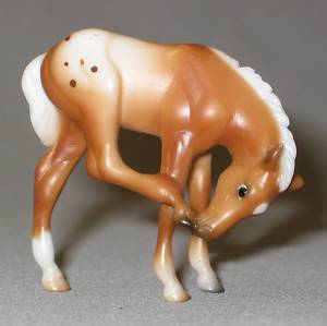 Breyer #410443 SR Stablemates Parade of Breeds VII Palomino Blanket Appaloosa Scratching Foal SR App Horse JCP Penneys