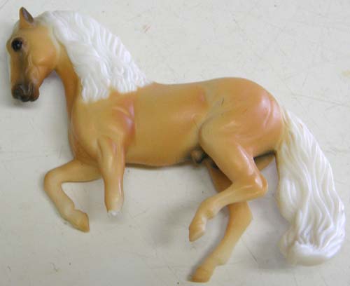 Breyer #5981 Stablemate 4 Pc Gift Set Palomino Andalusian Stallion