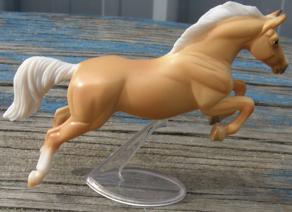 Breyer #6058 Stablemate Deluxe Horse Collection Palomino Warmblood Jumper WB Jumping SM