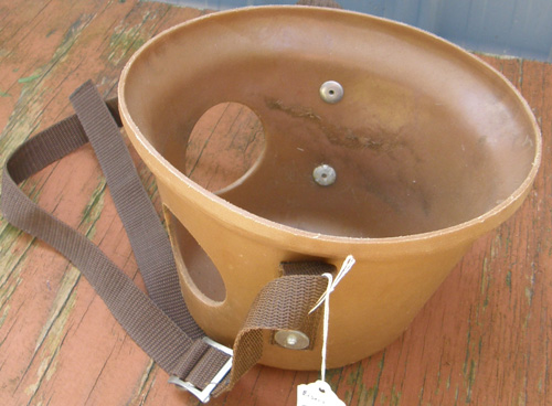 Plastic Pony Muzzle Plastic Box Muzzle Stall Muzzle Grazing Muzzle with Headstall